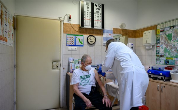 Hétfőre várható az Európai Gyógyszerügynökség ajánlása a harmadik oltásra