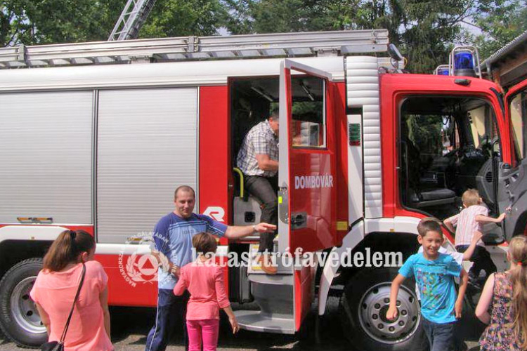 Nyílt napot tartottak az ország tűzoltólaktanyáiban