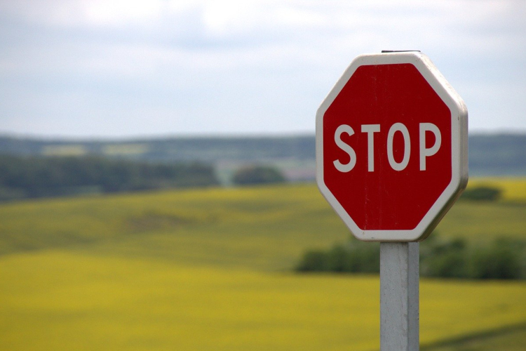 Szigorodik a KRESZ Romániában, ezentúl az erőszakos vezetést is büntetik