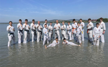 Velencén edzőtáboroztak a karatesulisok