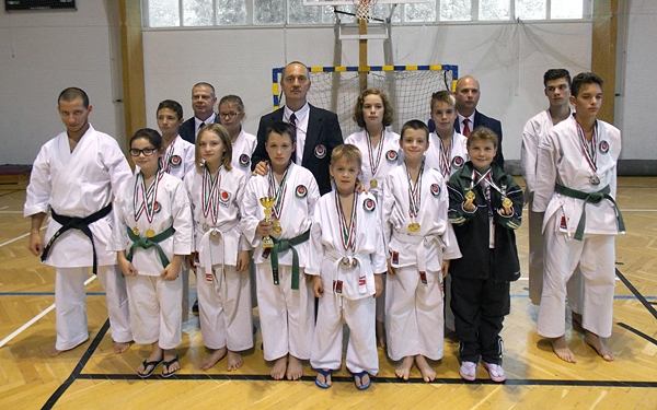 Karate Országos Bajnokság kilenc bajnoki címmel