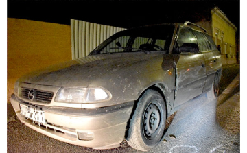 Jogsi nélkül, ittasan vitte el más autóját a dombóvári férfi