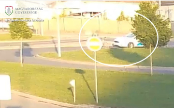 Élőben követték a biztonsági kamerán, így kapták el a kerékpártolvajt - Videó