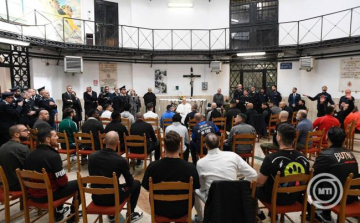 Ferenc pápa egy római börtön rabjaival találkozott nagycsütörtök délután