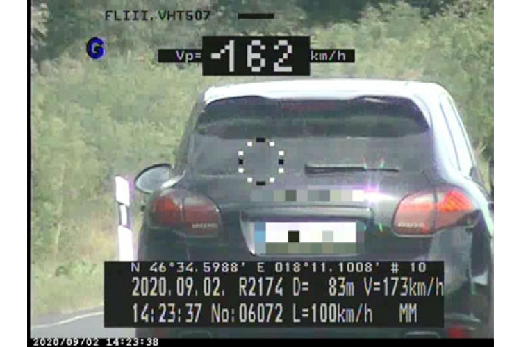 Egyetlen szolgálat alatt több mint három tucat jogsértés