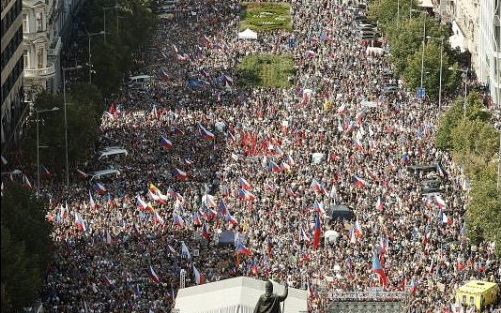 Ismét több tízezres tüntetés volt Prágában